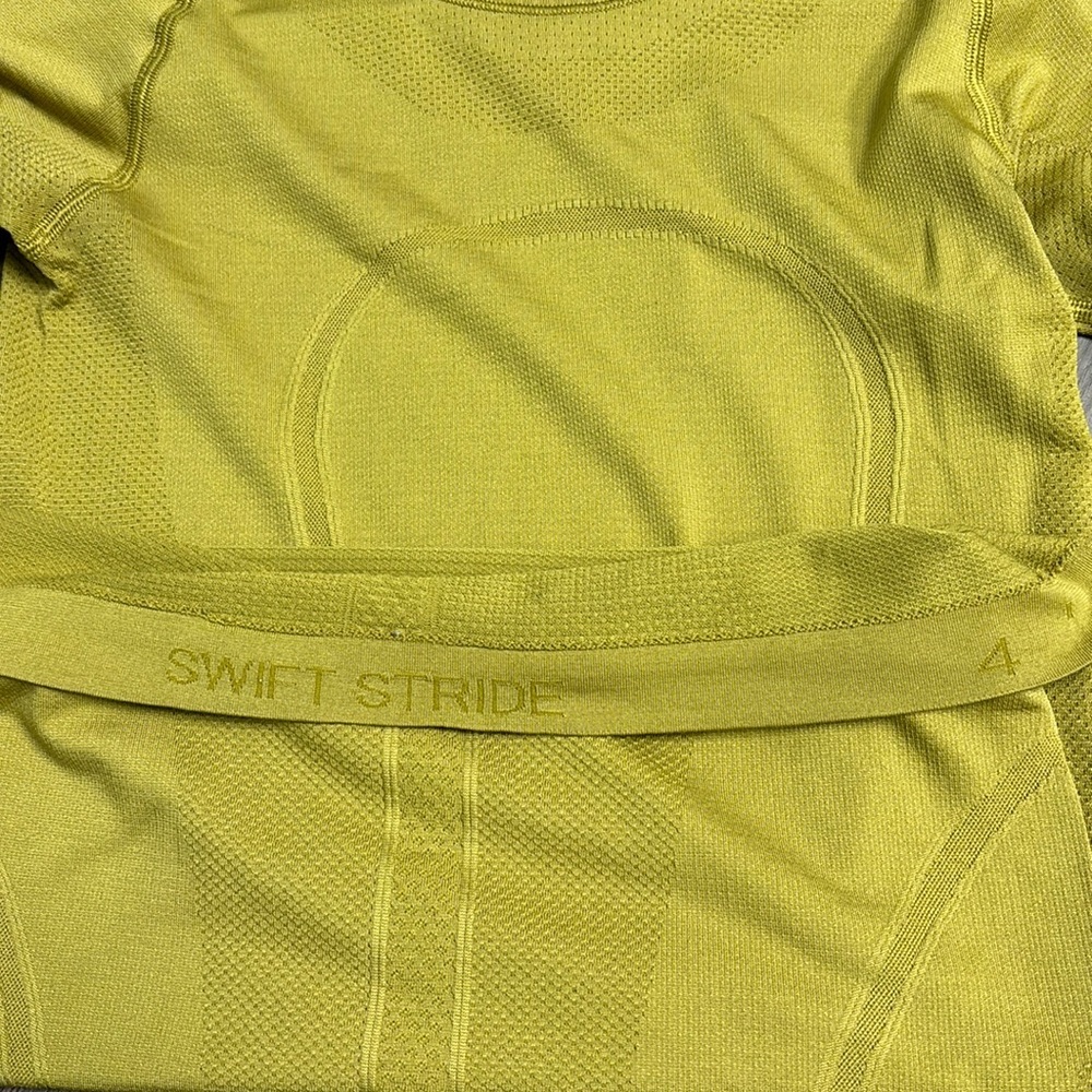 Lululemon W’s Sz4 Swiftly Tech LS Crew in
Grape Leaf / Grape Leaf. ExclntCndtn! - Picture 9 of 9